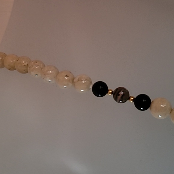 Quartz Animal Print Necklace - Picture 12 of 16